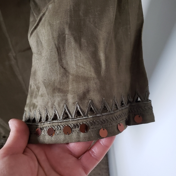 🌺 Linen tunic studded and embroidered green army size small 🌺 - Picture 6 of 9